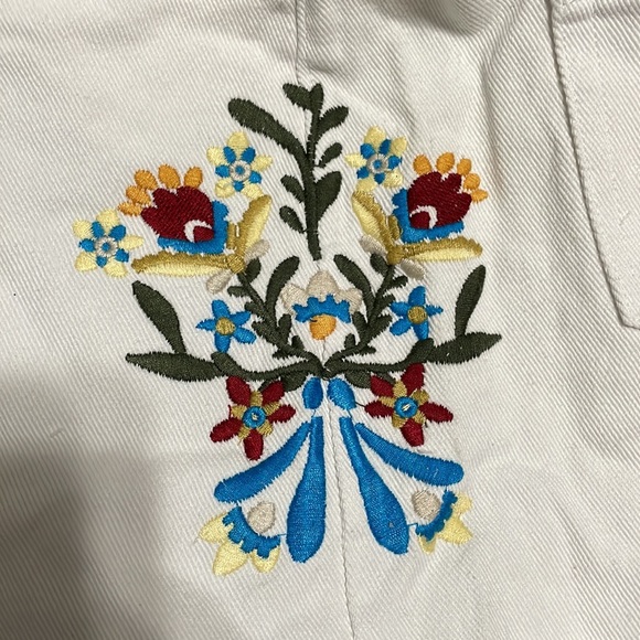 Very J booty shorts - Picture 2 of 5